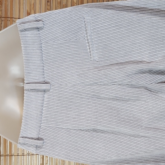 Mid-Rise Wide Wale Corduroy Slacks 🍁 - Picture 9 of 12